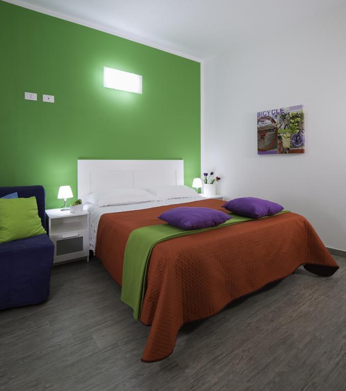 Airport Home & Bringo Car Rental Carini Ruang foto