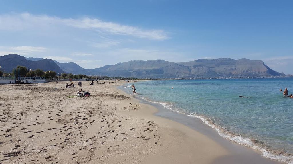 Airport Home & Bringo Car Rental Carini Bagian luar foto