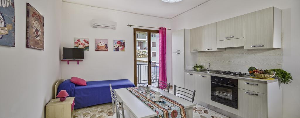 Airport Home & Bringo Car Rental Carini Bagian luar foto